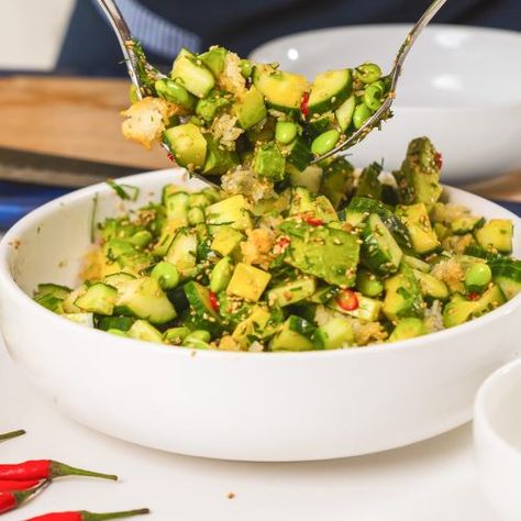 Crispy Rice Edamame Salad, Crispy Rice Salad Pinch Of Yum, Cucumber Avocado Crispy Rice, Crispy Rice Cucumber Salad, Crispy Rice Salad Recipe, Crunchy Rice Salad, Curry Pasta Salad, Crispy Rice Salad, Yum Salad