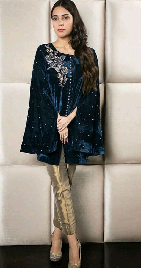 Velvet Cape Pakistani, Velvet Dress Designs Pakistani, Velvet Kurti Design, Velvet Gown Design, Dholki Outfit, Kurti Design Ideas, Velvet Pakistani Dress, Caftan Gallery, Velvet Dresses Outfit