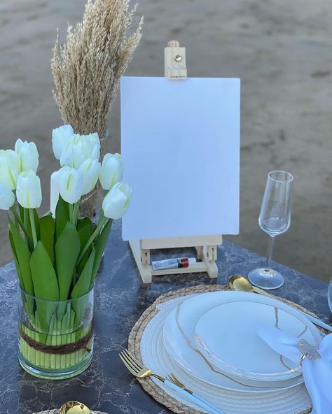 Sip And Paint Picnic, Picnic On The Beach, Painting Birthday Party, Sip And Paint, Picnic Inspiration, Painting Birthday, Sip N Paint, Paint And Sip, Night Art