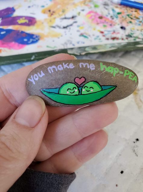 Pet Rocks Craft, Rock Painting Idea, Garden Rock Art, Diy Best Friend Gifts, Funny Paintings, Couple Painting, Rock Painting Ideas Easy, Rock Painting Patterns, Painting Rocks