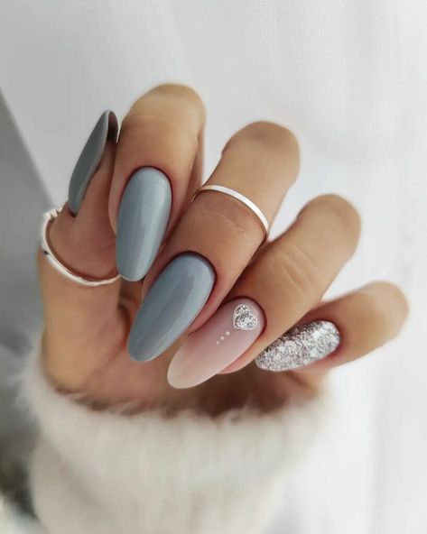 30 Latest Grey Nail Ideas With Glitter To Try In 2024! - alexie Grey Almond Nails, Rave Nails, Black Nails With Glitter, Grey Nail Designs, Gelish Nails, Gray Nails, Almond Nails Designs, Sparkly Nails, Nails Desing