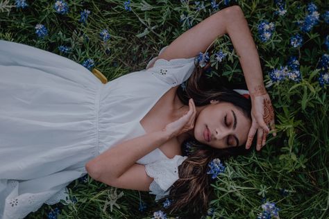 Texas bluebonnet photoshoot ideas Blue Bonnet Picture Ideas, Bluebonnet Photoshoot, Bluebell Photoshoot, Blue Bonnet Photoshoot, Bluebonnet Maternity Photos, Bluebonnet Portraits, Bluebonnet Photos, Photoshoot Idea, Blue Bell Flowers