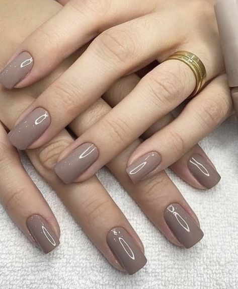 Mushroom Colour Nails, Tan Square Nails, Classy Nails Squoval, Nude Shellac Nails, Taupe Nails, Unghie Sfumate, Subtle Nails, Simple Gel Nails, Simple Acrylic Nails