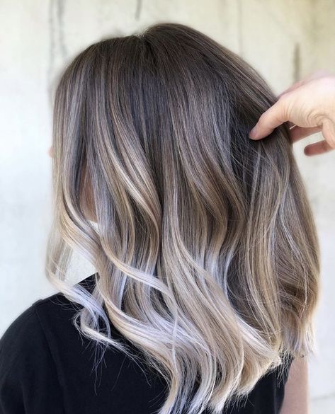 Blonde Balayage Ombre, Color Melting Hair, Platinum Blonde Balayage, Blonde Hair With Roots, Blonde Ombre Balayage, Balayage Ombre, Ombré Hair, Penteado Cabelo Curto, Health Knowledge