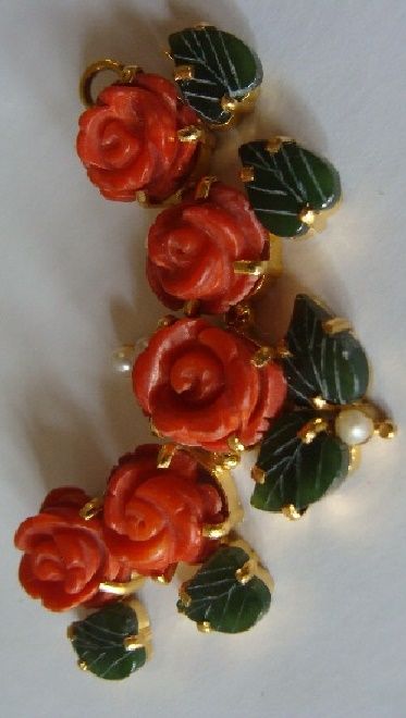 Rose Corals+coral neck piece Coral Jewellery, Coral Jewelry Set, Pearl Jewelry Design, Gold Jewellery Design Necklaces, Coral Jewelry, Fancy Jewellery, Neck Piece, Jewelry Design Necklace, Gold Jewellery Design