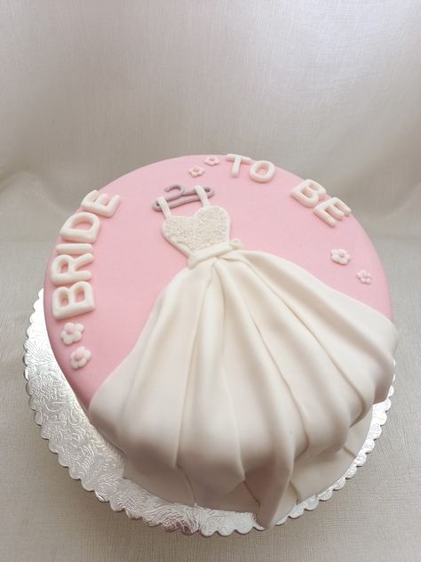 Bridal Shower Bento Cake, Simple Bride To Be Cake, Bride Pasta, Bachelorette Party Cake Ideas, Party Cake Ideas, Bride To Be Cake, Hen Party Cakes, Elegant Cake Design, Bachelorette Cake