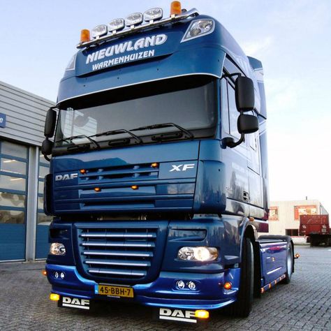 DAF XF 105  #truck #trucks #daf #daftruck #daffx #daffx105 Daf Xf, Train Truck, Custom Big Rigs, Road Train, Automotive Marketing, Tractor Trailers, Construction Equipment, Truck Driver, Big Trucks