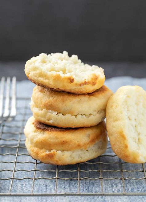 Gluten Free English Muffins | For GF Breakfast Sandwiches & More Gluten Free English Muffin Recipe, Gluten Free Breakfast Sandwich, Vegan English Muffins, English Muffins Sandwich, English Muffins Recipe, Gluten Free English Muffins, Gluten Free On A Shoestring, Muffin Breakfast, English Muffin Bread