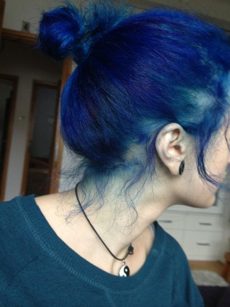 When dyeing your hair After Midnight, make sure not to miss the wispy parts near the nape! After Midnight Manic Panic, Neon Blue Hair, Manic Panic Blue, I Like Your Hair, Neon Hair, After Midnight, Manic Panic, Rainbow Hair, Neon Blue