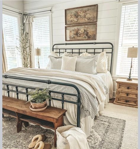 Modern Farmhouse Bedroom, Guest Bedroom Decor, Farmhouse Bedding, Cosy Home, Farmhouse Bedroom Decor, Spare Bedroom, Farmhouse Bedroom, Remodel Bedroom, Master Bedrooms Decor