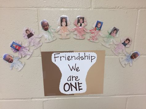 Family And Friends Infant Theme, Friendship Banner Preschool, Toddler Friendship Activities, Friends And Family Crafts Preschool, Friendship Art For Toddlers, Family And Friends Crafts For Toddlers, Friendship Crafts For Toddlers, Friendship Banner, Infant Teacher