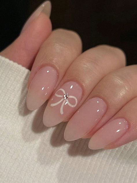 Clean Nails With Design, Cute Feminine Nails, Pearl Art Nails, Spring Polygel Nails, Rubber Base Nail Designs, Pastel Pink Almond Nails, Baddie Aesthetic Nails, Simple Cute Nail Ideas, Simple Kawaii Nails