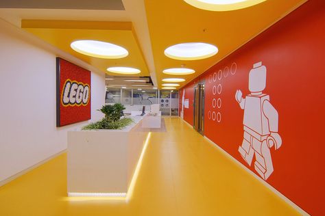 LEGO - Istanbul Offices Lego Office, Office Wall Graphics, Innovative Office, Office Ceiling, Kids Cafe, Lego Room, Cool Office, Retail Design Blog, Lego Projects