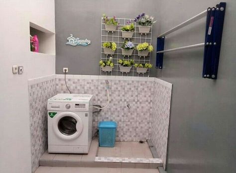 Loundry Small Room, Laundry Area Outdoor Small Spaces, Desain Laundry Room, Outdoor Laundry Room Ideas Small Spaces, Outdoor Laundry Room Ideas, Laundry Room Simple, Patio Hacks, Very Small Garden, Tempat Laundry