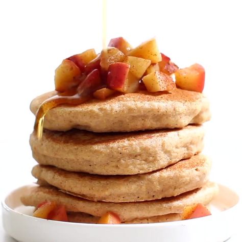 My thick and fluffy applesauce pancakes make a healthy and easy breakfast that takes minutes to make! There is no flour, eggs, or dairy. Pancakes With Applesauce, Applesauce Recipes, Healthy And Easy Breakfast, Applesauce Pancakes, Apple Pie Pancakes, Spiced Applesauce, Clean Sweets, Vegan Diet Recipes, Apple Sauce Recipes