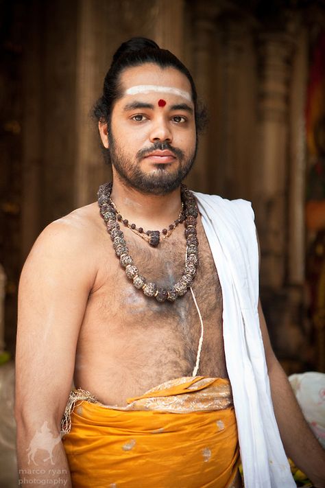 This priest is wearing a white throw shawl, wooden beads, a gold skirt, Bindi and a naked torso tkane. This is traditional clothing for a Hindu priest. Hindu Priest, Hindu Culture, Hindu Dharma, Gold Skirt, White Throw, White Throws, Traditional Clothing, Incredible India, Wooden Beads