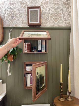 Hidden Picture Frame Storage, Diy Hidden Wall Storage, Victorian Bathroom Storage, Tiny Bathroom Hacks, Inside Wood Storage Ideas, Cute Bathroom Storage Ideas, Hidden Paintings In House, Bathroom Design Storage, Decorative Shelf Ideas