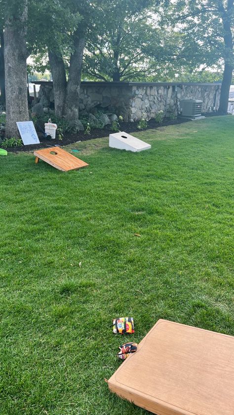 Corn Hole Aesthetic, Corn Hole Birthday Party, Grad Party Yard Games, Summer Party Outside, Outdoor Games Aesthetic, Summer Backyard Aesthetic, Lake Graduation Party Ideas, Backyard Summer Aesthetic, Backyard Birthday Aesthetic