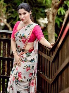 85 Beautiful Floral sarees for This Diwali - Candy Crow Blouse Designs Catalogue, Blouse Back Neck Designs, Indian Fashion Saree, Saree Photoshoot, Saree Models, Stylish Sarees, Indian Designer Outfits, Saree Look, Beautiful Saree