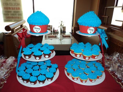 Thing 1/ Thing 2 for twin's 1st birthday Thing 1 Thing 2 Cupcakes, Twins Cake Ideas, Birthday Cake Cat, Gender Reveal Twins, 1st Birthday Gift Ideas, Dr Seuss Cake, Twin Boys Baby Shower, Baby Shower Twins, Cake Cat