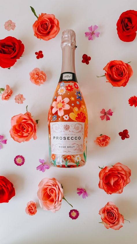 Lydia Rowley | 🌸🌼🌺 PAINTED PROSECCO 🌺🌼🌸 • I did this for Dots teacher but these would also make a cute summer birthday gift or a something to take to a… | Instagram Painting Prosecco Bottles, Bottle Painting Christmas, Painted Prosecco Bottle, Prosecco Painting, Diy Wine Glasses Painted, Bottle Paint, Painted Bottles, Birthday Lunch, Diy Wine Glasses