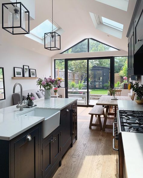 Terrace House Kitchen, Kitchen Diner Extension, Open Plan Kitchen Dining Living, Open Plan Kitchen Diner, Apex Roof, Annual Leave, Kabinet Dapur, Roof Extension, Open Plan Kitchen Dining