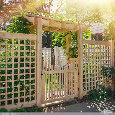 Garden Gates And Fencing, Garden Gate Design, Trellis Fence, Cheap Pergola, Lattice Fence, Pergola Design, Fence Styles, Backyard Pergola, Beautiful Yards