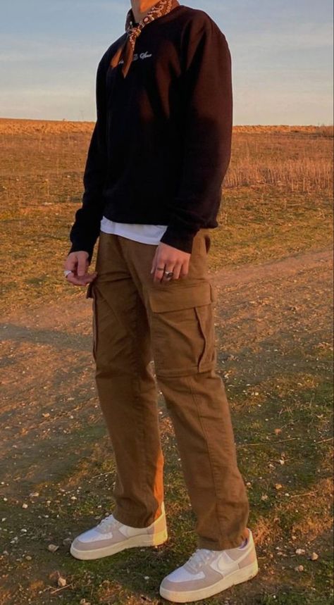 Baggy Tee Outfit Men, Brown Khaki Pants Outfit Men, Baggy Clothing Men, Brown Tee Outfit Men, Guys Cargo Pants Outfit, Boys Cargo Pants Outfits, Brown Tshirt Outfit Men, How To Style Cargo Pants Men, Khaki Cargo Pants Outfit Men