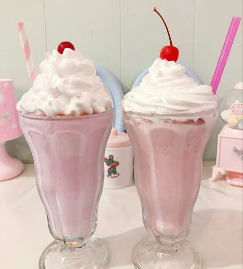 Sweet Like Candy, Pink Foods, Strawberry Milkshake, Lizzy Grant, Vintage Americana, Cute Desserts, Coney Island, Milkshakes, Pretty Food