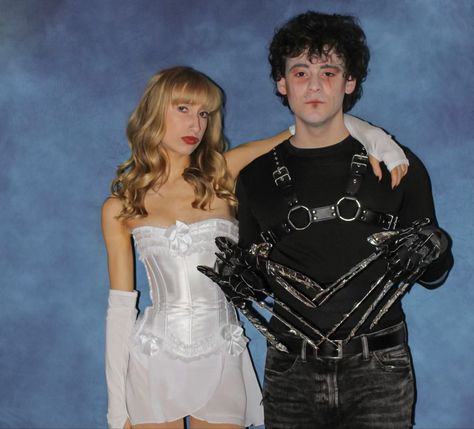 Edward Scissorhands Couples Costume Edward And Kim Costume, Couple Movies Costumes, Edward Scissorhands Costume Couples, Kim Edward Scissorhands Costume, Edward Scissorhands And Kim Costume, Edward Scissorhands Couple Costume, Wlw Couples Costumes For Halloween, Edwards Scissorhands Costume, Emo Couple Costumes