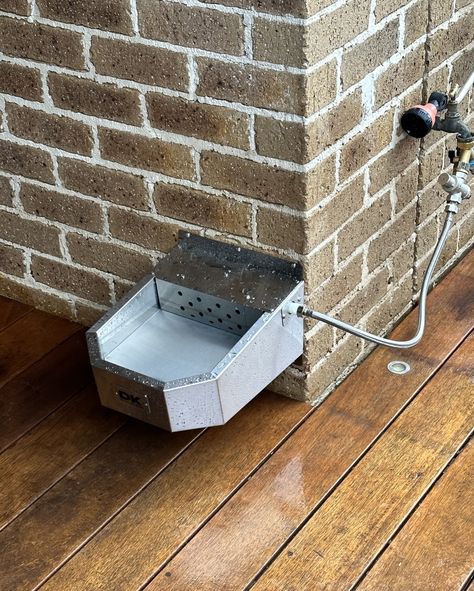 Food Station Ideas, Dog Bathing Station, Pet Rooms, Doggie Door, Dog Bathing, Kennel Ideas, Dog Water Fountain, Doggie Daycare, Doggy Daycare