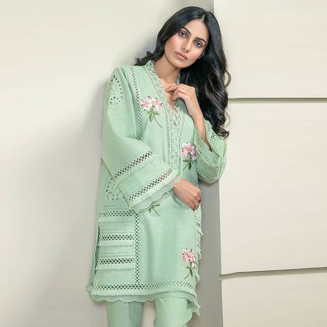 A Khadar shirt with Laces and Organza detailing as well as Farida Hasan's signature floral embroidery. The Lahore FH Studio is open Monday… Eid Dresses Simple, Eid Dresses Pakistani 2020, Eid Dresses Ideas, New Eid Dress, Eid Dresses Pakistani, Eid Dresses For Girl, Nimra Khan, Farida Hasan, Minimal Embroidery