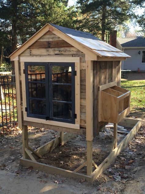 Chicken coop access doors Chicken Facts, Chicken Coop Door, Small Chicken Coops, Chicken Coop Garden, Backyard Chicken Coop Plans, Chicken Tractors, Diy Chicken Coop Plans, Chicken Coop Run, Backyard Chicken Farming