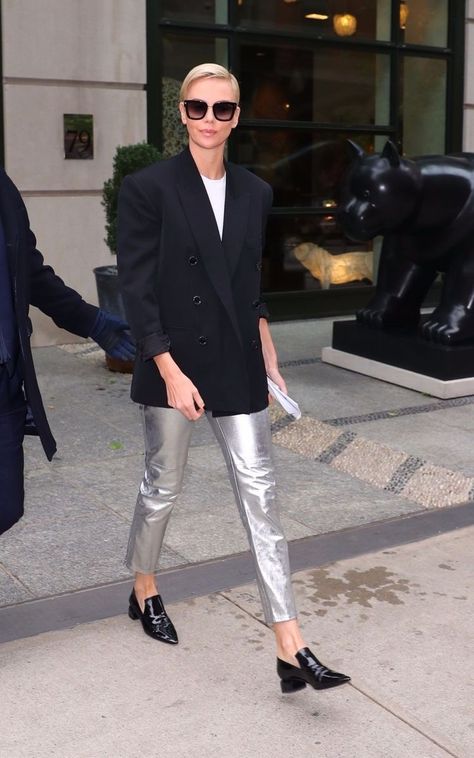 Silver Jeans Outfit, Silver Pants Outfit, Metallic Pants Outfit, Leather Trousers Outfit, Silver Trousers, Metallic Trousers, Silver Pants, Metallic Pants, Metal Clothing