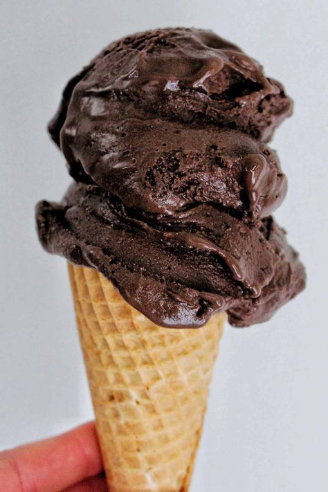 I love eating gelato, and I wanted to learn how to make it at home. This dark chocolate gelato recipe was really easy to follow and make. I used my Cuisinart ice cream maker to churn the gelato and it turned out so great! It seriously tastes exactly like the Italian gelato we ate on vacation. If you want to recreate gelato from Italy, this is the recipe you need to try! Pumpkin Gelato, Gelato Photography, Venchi Gelato, Ice Cream Crunch, Chocolate Gelato Recipe, Salted Caramel Gelato, Gelato Italy, Brownie Fudge, Chocolate Gelato