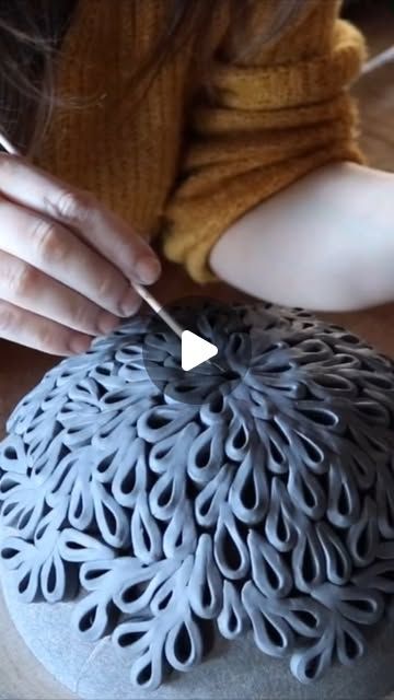 Beginners Ceramics, Ceramics Videos, Ceramics Bowls Designs, Coil Pottery, Beginner Pottery, Pottery Form, Sculptures Céramiques, Pottery Videos, Pottery Handbuilding