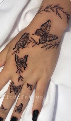 Vine Tattoo, Hand And Finger Tattoos, Cute Hand Tattoos, Pretty Hand Tattoos, Om Tattoo, Tattoos For Women Flowers, Tattoos For Black Skin, Hand Tattoos For Women, Dope Tattoos For Women