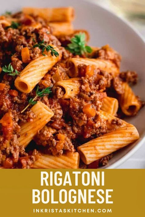 A bowl of Rigatoni Bolognese. It has a rich ground beef sauce with white wine, tomato paste and milk with rigatoni pasta. The recipe is delicious. Bolognese Pasta Recipe, Rigatoni Bolognese Recipe, Rigatoni Bolognese, Pasta Bolognese Recipe, Easy Pasta Dinner Recipes, Pasta Toppings, Rigatoni Recipes, Quick Pasta Dishes, Quick Family Dinners