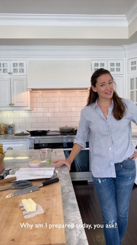 Jennifer Garner Ina Garten Pretend Cooking Show, Jennifer Garner Kids, Jennifer Garner Style, Jennifer Gardner, Cosmopolitan Cocktails, Homesteading Family, Garner Style, Ina Garten Recipes, Kitchen Gear