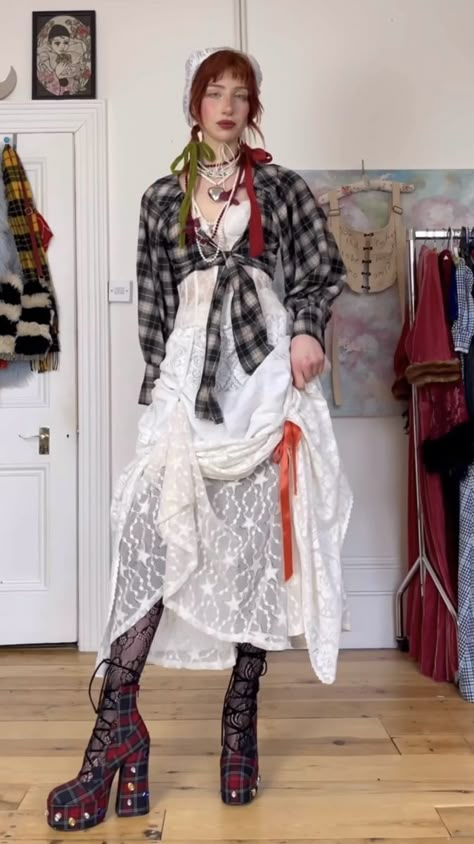 Vivienne Westwood Pirate Collection 1981, Maximalism Fashion Aesthetic, Japan Vintage Fashion, Maximalism Outfit, Maximalism Fashion, Guys Clothing Styles, Eclectic Fashion, Really Cute Outfits, Fashion Fits