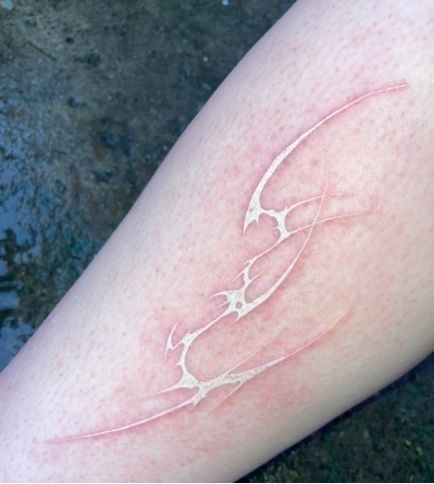 White Line Tattoo, White Tattoo On Dark Skin, Tattoo Ideas Summer, Dark Tattoo Ideas, Gotik Tattoo, Minimalistic Tattoo, Sigil Tattoo, Dark Tattoo, White Tattoo