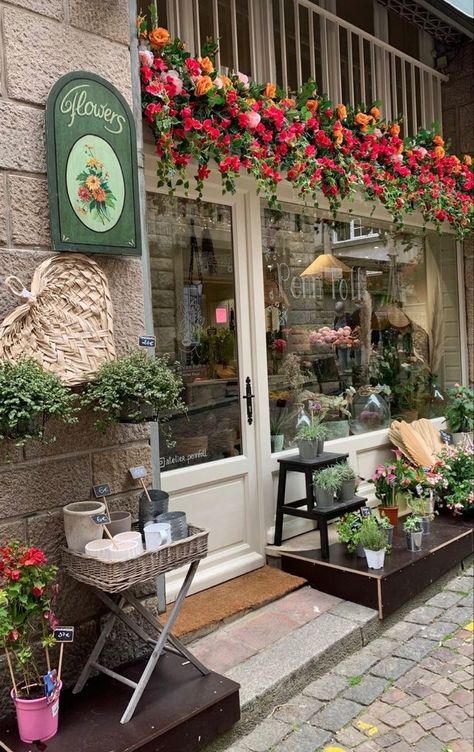 #flowers #floral #aesthetic #storefront Flower Boutique Aesthetic, Storefront Aesthetic, Aesthetic Flower Shop, Flower Shop Aesthetic, Flower Shop Decor, Flower Shop Design, Coffee Shop Aesthetic, Shop Aesthetic, Flower Guide