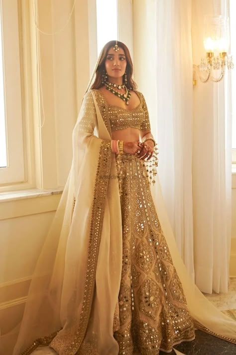 Manish Malhotra Lehenga, Arpita Mehta, Golden Lehenga, Mirror Work Lehenga, Celebrity Bride, Latest Bridal Lehenga, Wedding Lehenga Designs, Indian Bride Outfits, Bridal Outfit