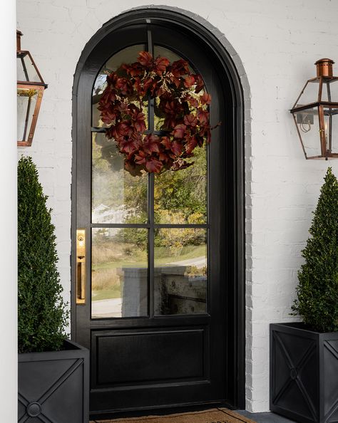 Faux Autumn Grapevine Wreath Modern Door Wreath Front Porches, Front Door Wreaths Fall, Christmas Porches, Fall Porches, Fall Entryway Decor, Natural Fall Decor, Elegant Fall Decor, Faux Wreath, Outdoor Fall Decor Ideas