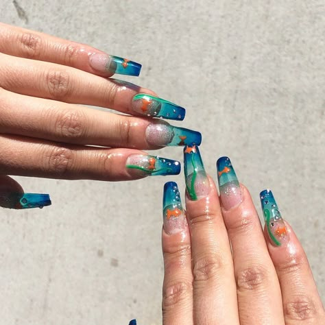 Victoria Houllis on Instagram: “🐟aquarium nails for @shesthatprinci , inspired by the incredible Takashi Amano🐟 jelly gradient on @apresnailaustralia Gel-X extensions 🐟…” Gel X Jelly Nails, Fruitiger Aero Nails, Frutiger Aero Nails, Aquarium Design Nails, Clear Jelly Nails, Cute Jelly Nails, Jelly Fish Nails Designs, Aquarium Nails Design, Jelly Nails Acrylic