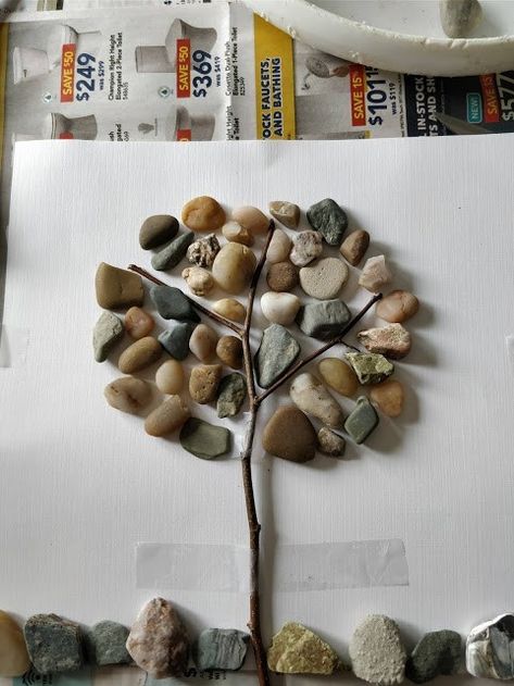 Create your own DIY pebble art tree! Complete guide to make it yourself Diy Pebble Art, Art Craft Ideas, Stone Artwork, Twig Art, Seashell Wall Art, Pebble Art Family, Diy Rock Art, Art Projects For Adults, Best Glue