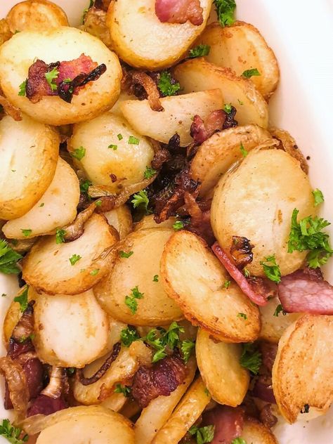 Potatoes With Bacon And Onions, Leftover Boiled Potatoes, German Fried Potatoes, Beef Schnitzel, Skillet Eggs, Home Fried Potatoes, Salt Potatoes, Bacon Wrapped Potatoes, Roasted Breakfast Potatoes