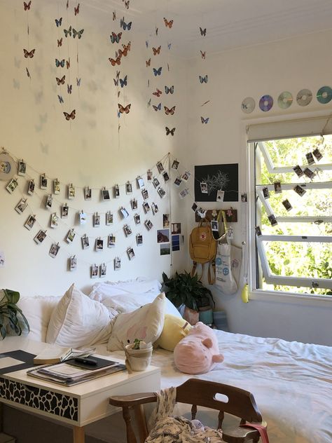 Polaroid Inspo Photo Walls, Bedroom Ideas Polaroid Picture Walls, Aesthetic Things To Hang On Your Wall, Polaroid Aesthetic Wall, Fairy Lights Bedroom Ideas Wall Art, Cow Print Room Decor Aesthetic, Polaroid Wall Bedroom, Polaroid Wall Aesthetic, Polaroids On Wall