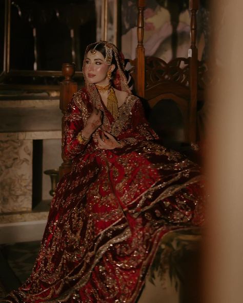 Indian Bridal Photoshoot, Desi Photoshoot, Maroon Pakistani Bridal Dress, South Asian Wedding Dress, Asian Wedding Dress Pakistani, Pakistani Bridal Dress, Asian Wedding Dress, Desi Wedding Dresses, Desi Bride