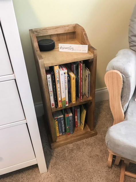 This small DIY end table that also serves as a bookshelf is perfect for any bedroom, especially a nursery, and can be made for under $40. #bookshelfendtable #bookcaseendtable #bookshelf #endtable #diybookshelf | chiselandfork.com Bookshelf For Small Apartment, Small Bookshelf Plans, Wood Projects Bookshelf, Small Bookcases Ideas, Small Rustic Bookshelf, Book Shelf End Table, Small Wooden Bookcase, Diy Bookshelf With Drawers, Book Shelf Nightstand